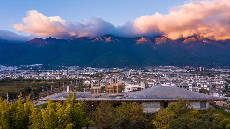 Press kit | 1002-04 - press release | yangliping performing arts center - studio zhu-pei - landscape architecture -  cang mountain, old town, the performing arts center  - photo credit: jin weiqi