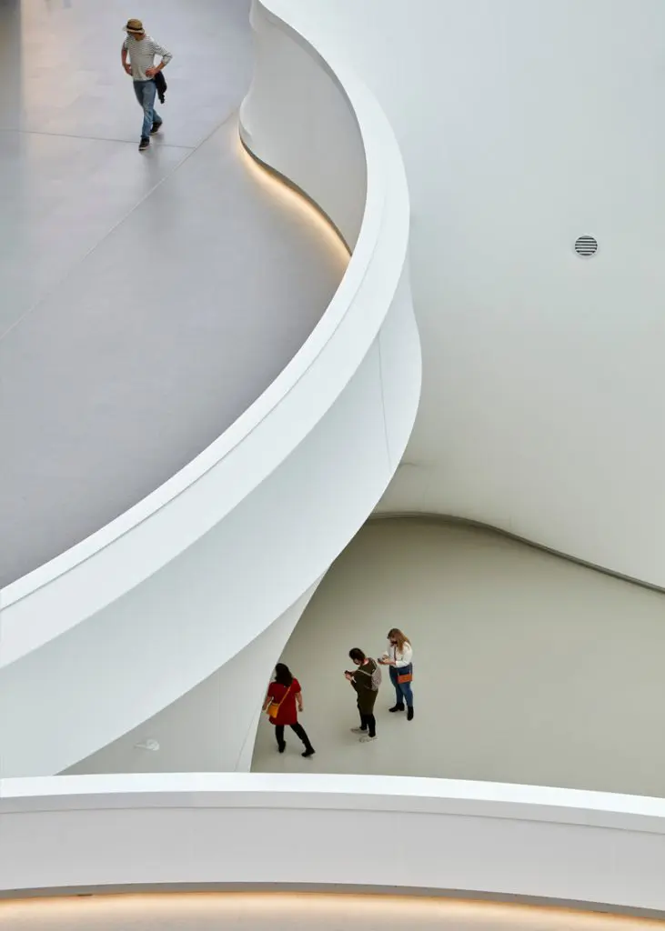 Un sorprendente museo de ciencias, fauna y flora que se destaca mundialmente gracias a su diseño