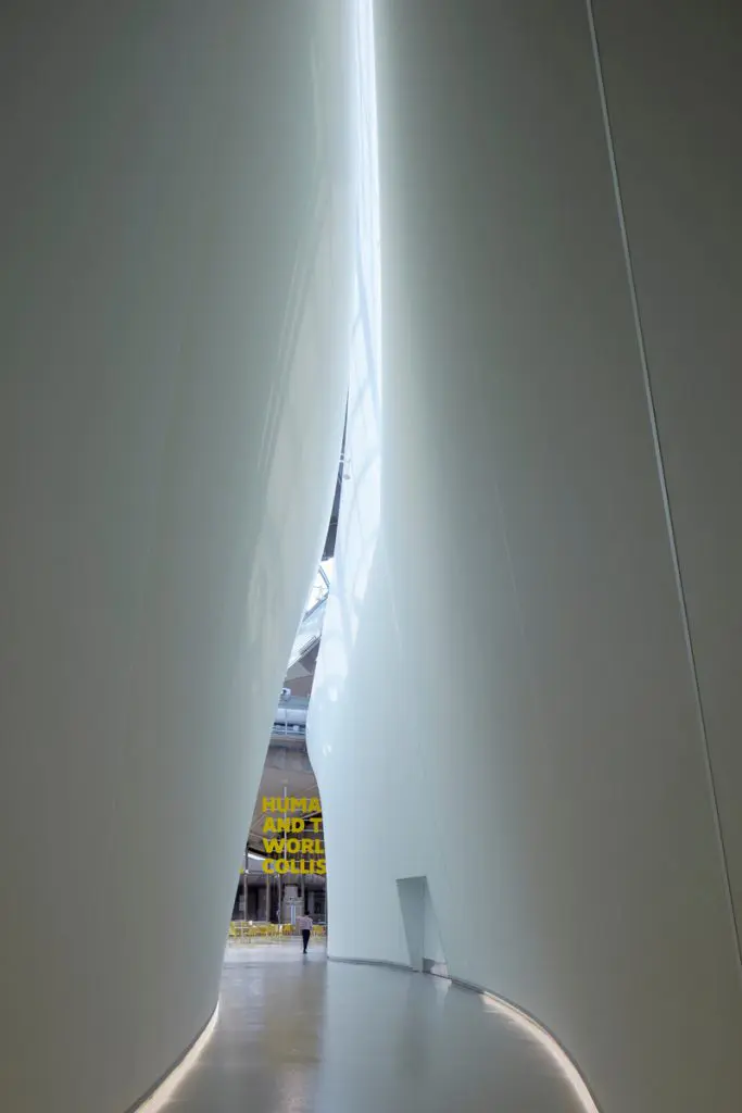 Un sorprendente museo de ciencias, fauna y flora que se destaca mundialmente gracias a su diseño