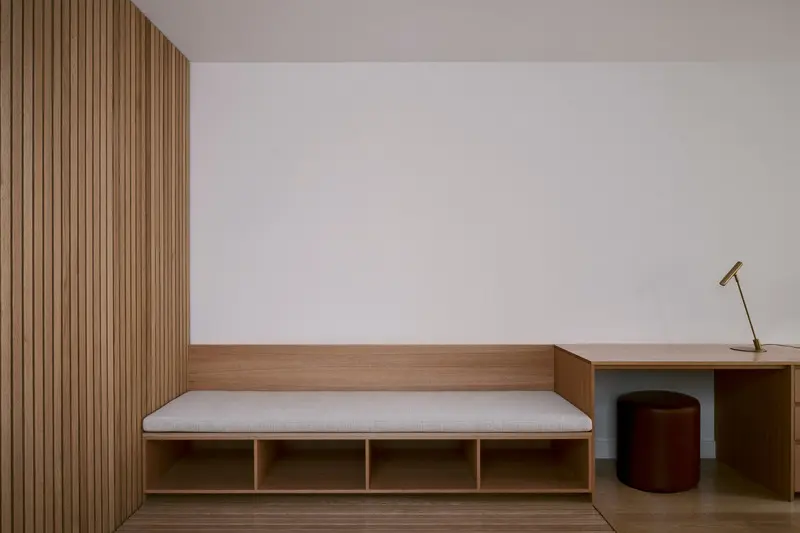 Un dúplex cálido, luminoso y minimalista inspirado en la riqueza cultural de japón Un dúplex cálido, luminoso y minimalista inspirado en la riqueza cultural de japón