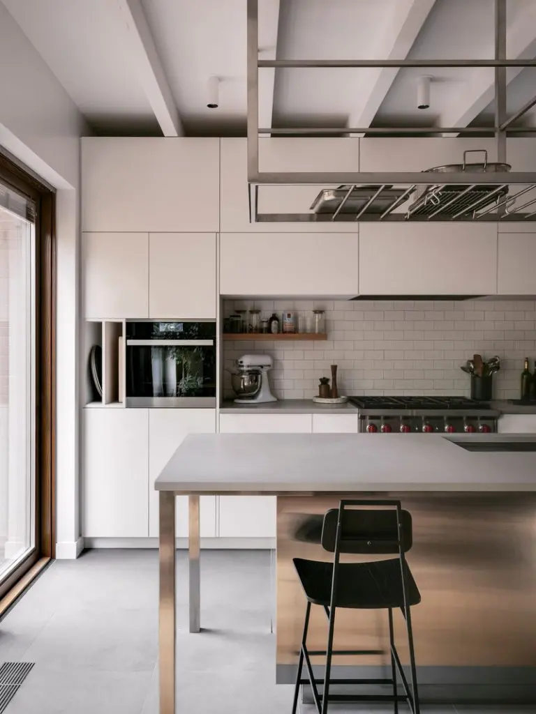 Un dúplex cálido, luminoso y minimalista inspirado en la riqueza cultural de japón Un dúplex cálido, luminoso y minimalista inspirado en la riqueza cultural de japón