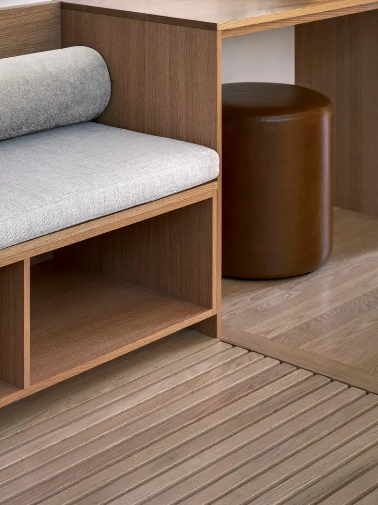 Un dúplex cálido, luminoso y minimalista inspirado en la riqueza cultural de japón Un dúplex cálido, luminoso y minimalista inspirado en la riqueza cultural de japón