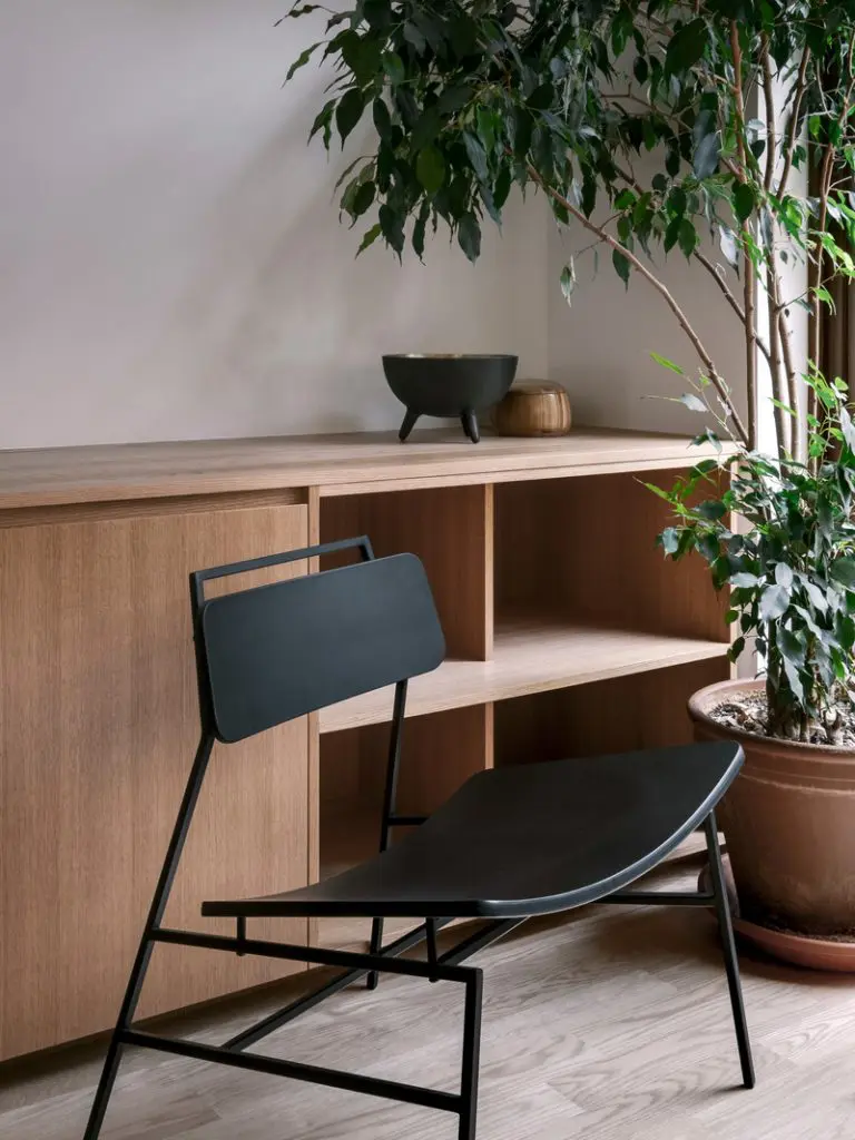 Un dúplex cálido, luminoso y minimalista inspirado en la riqueza cultural de japón Un dúplex cálido, luminoso y minimalista inspirado en la riqueza cultural de japón