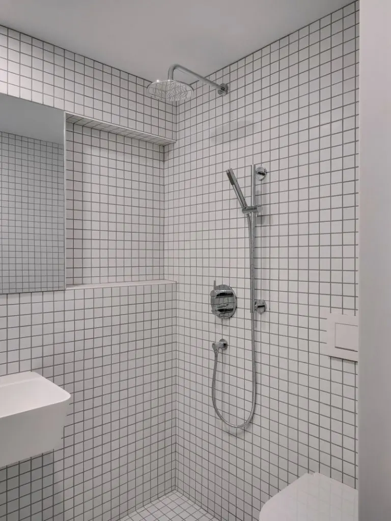 Un dúplex cálido, luminoso y minimalista inspirado en la riqueza cultural de japón Un dúplex cálido, luminoso y minimalista inspirado en la riqueza cultural de japón