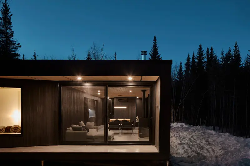 Dossier de prensa |  1527-13 - comunicado de prensa |  forest glamp - bourgeois / lechasseur architects - arquitectura residencial - crédito de la foto: maxime brouillet