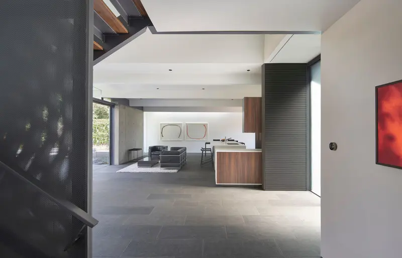 Conozca esta vivienda de campo diseñada y adaptada para una familia con problemas auditivos