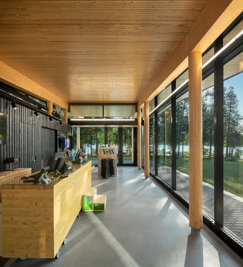 El galardonado diseño de un centro acuático al borde de un río en canadá Press kit | 2263-06 - press release | opeongo: reinventing the park pavilion - anne carrier architecture - institutional architecture - photo credit: stephane groleau