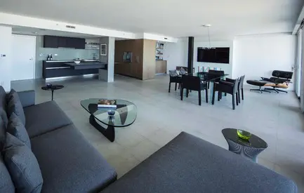 Press kit | 2933-02 - press release | ocean residence - heusch inc. - residential interior design - main space  - photo credit: david koenig