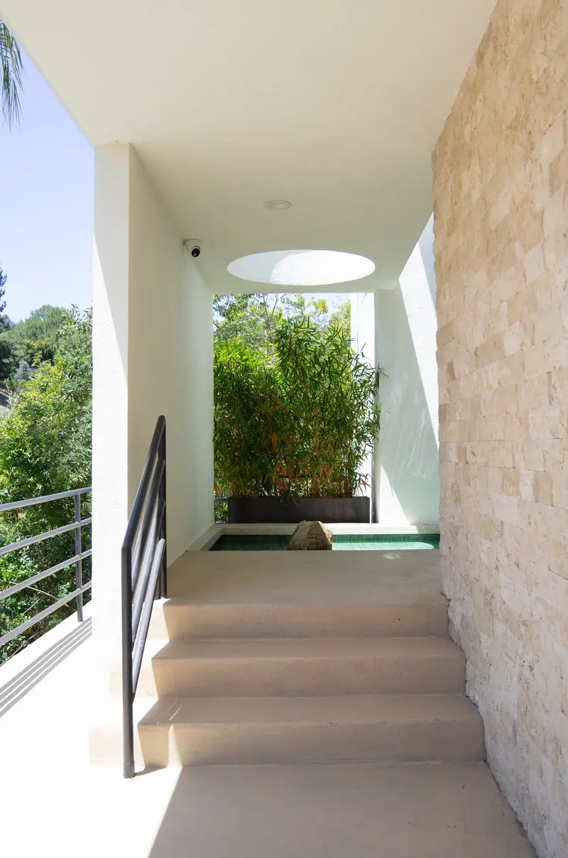 Press kit | 2933-04 - press release | midcentury modern remodel in beverly hills - heusch inc - residential architecture - main entrance - photo credit: gerhard heusch