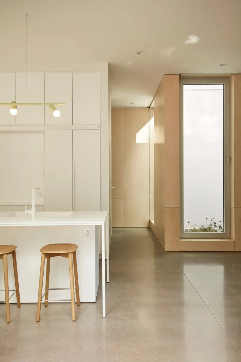 Casas prefabricadas, sostenibles y de lujo, el futuro de la arquitectura en colombia y el mundo Press kit | 3010-03 - press release | butternut - maurice martel architecte - residential architecture - kitchen - photo credit: maxime brouillet