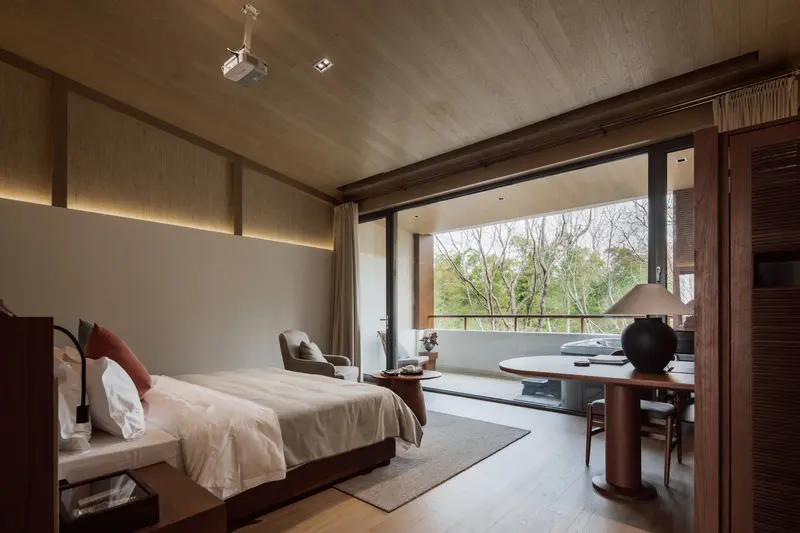 Un hotel boutique en shanghái ideal para unas cortas vacaciones en familia o pareja Press kit | 4869-03 - press release | architecture invites nature - studio dotcof - commercial interior design - guest room - photo credit: mono photo center