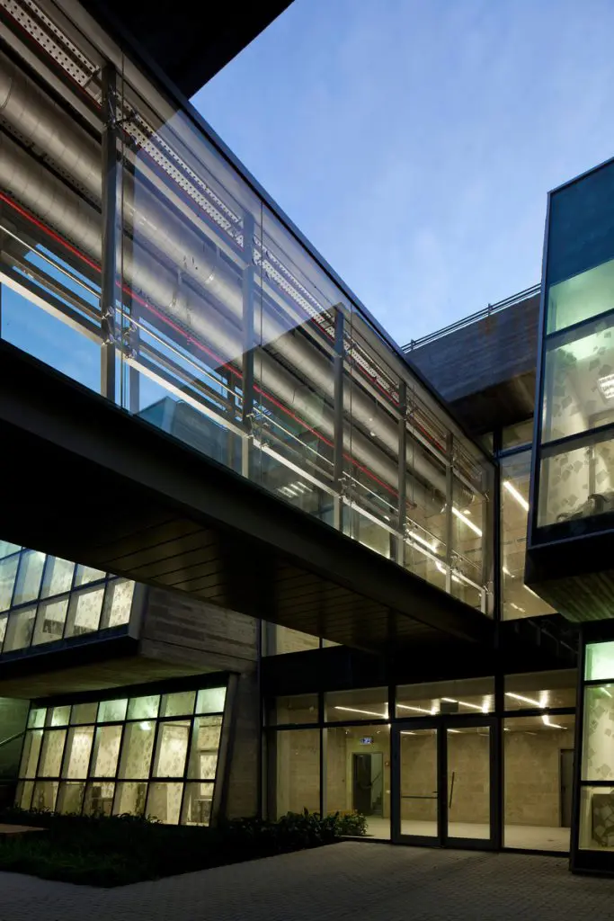 Esta nueva biblioteca en israel está catalogada como una maravilla arquitectónica 2021