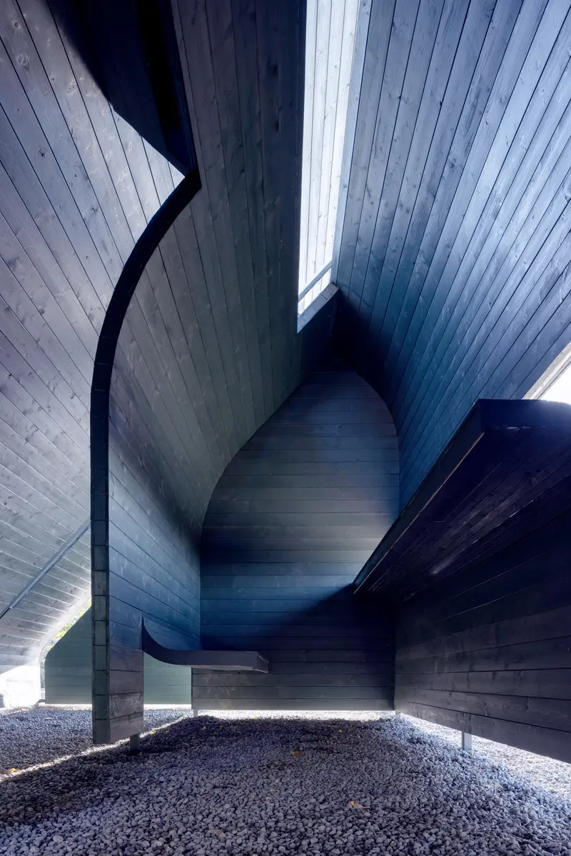 Press kit | 5651-02 - press release | wood pavilion #1 - lin architecture - commercial architecture - sitting on the stone floor and meditate, feeling the wind and light - photo credit: liu songkai