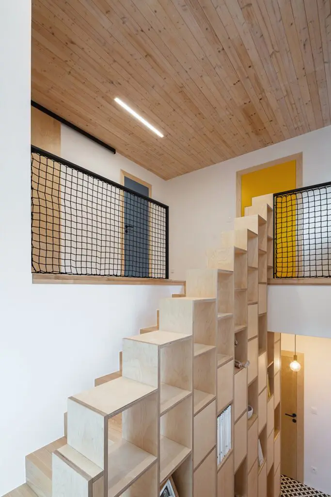 La renovación de esta casa dejó como resultado un espacio cómodo y cálido