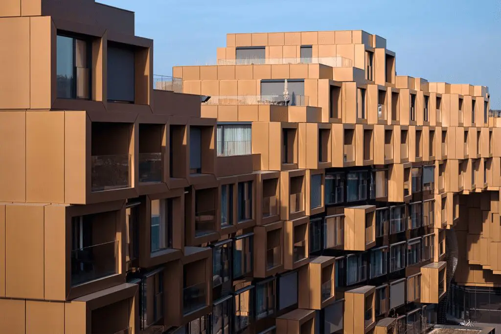 Un edificio fragmentado en praga que parece un conjunto de cajas compiladas