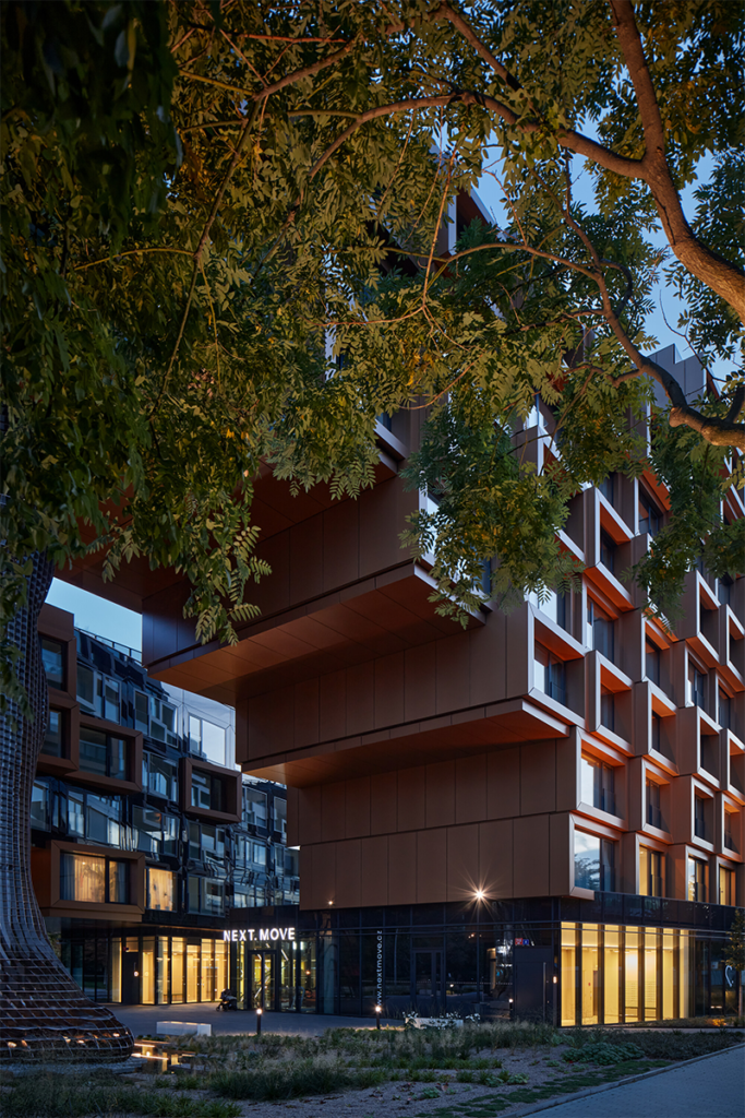 Un edificio fragmentado en praga que parece un conjunto de cajas compiladas