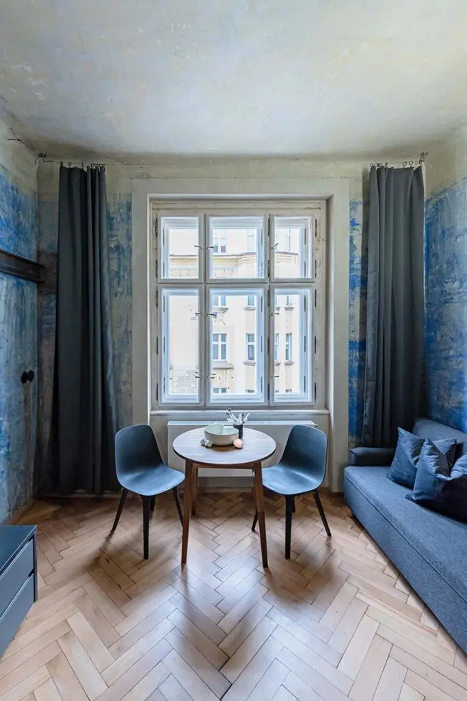 Dos pequeños apartamentos condicionados a una arquitectura en la que se vive a plenitud