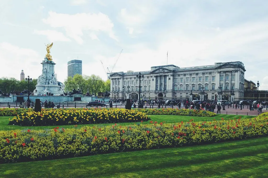 Los cinco palacios más importantes de la reina isabel ii