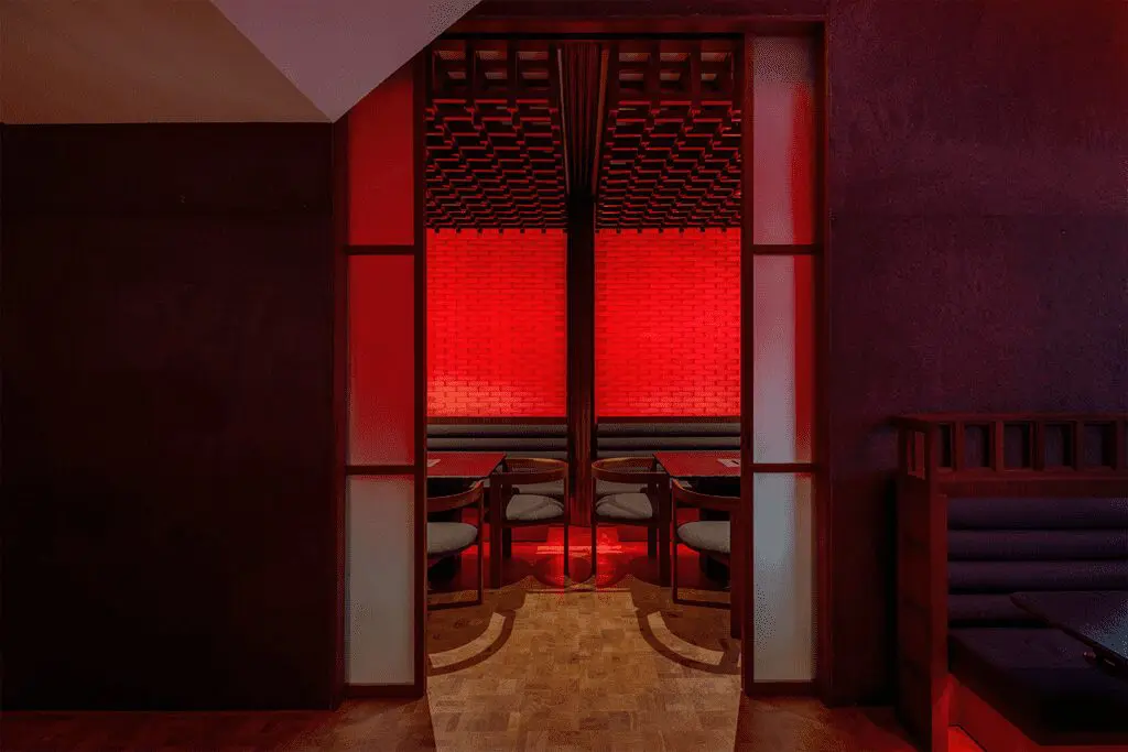 La arquitectura de este restaurante es un viaje a la cultura japonesa La arquitectura de este restaurante es un viaje a la cultura japonesa
