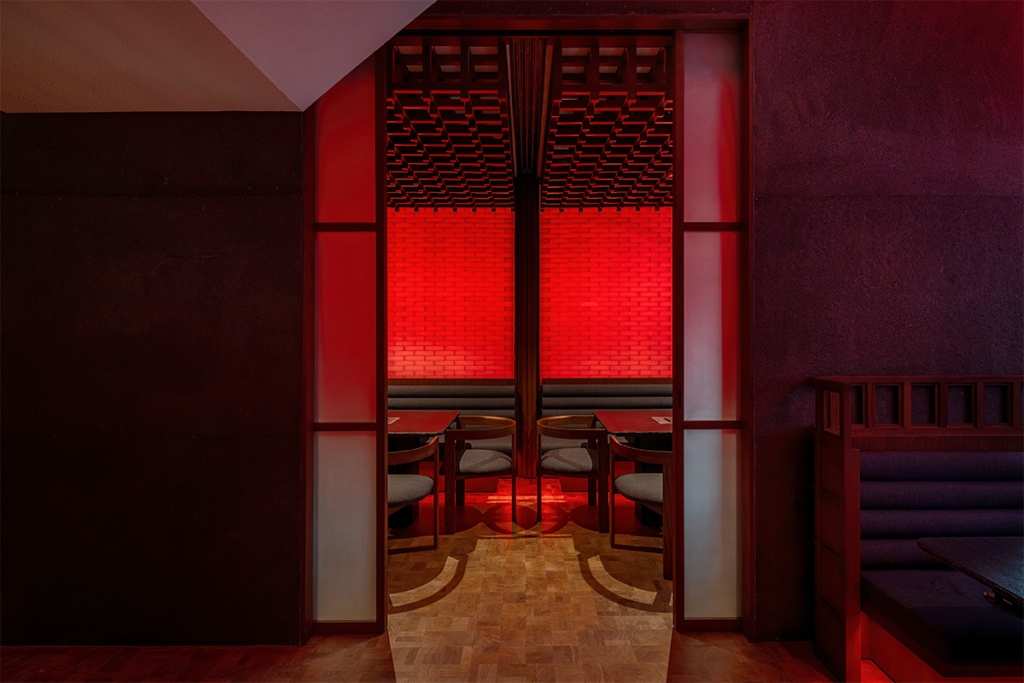 La arquitectura de este restaurante es un viaje a la cultura japonesa La arquitectura de este restaurante es un viaje a la cultura japonesa