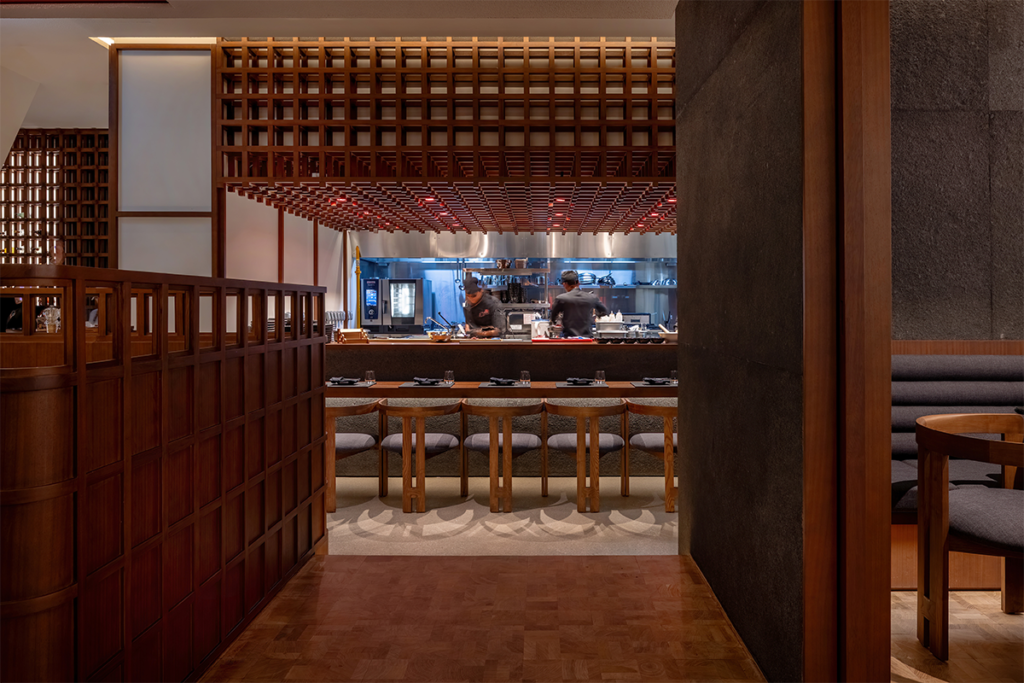 La arquitectura de este restaurante es un viaje a la cultura japonesa La arquitectura de este restaurante es un viaje a la cultura japonesa