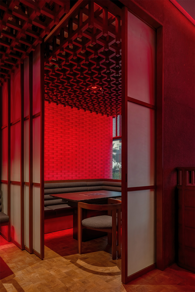 La arquitectura de este restaurante es un viaje a la cultura japonesa La arquitectura de este restaurante es un viaje a la cultura japonesa