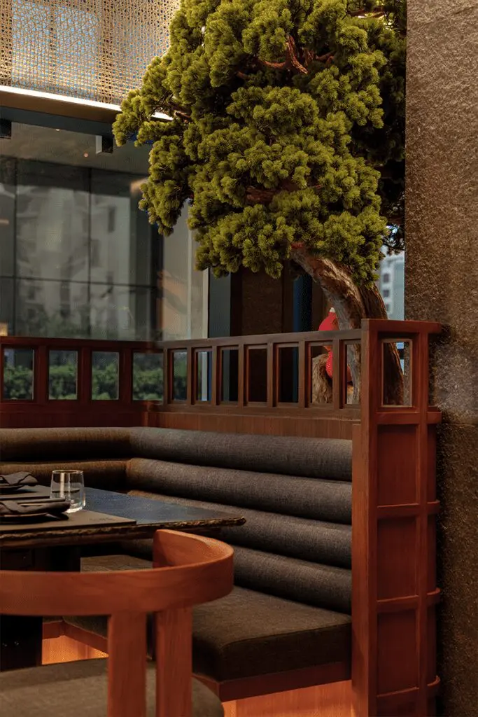 La arquitectura de este restaurante es un viaje a la cultura japonesa La arquitectura de este restaurante es un viaje a la cultura japonesa