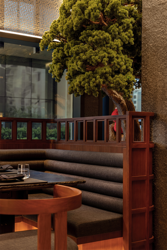 La arquitectura de este restaurante es un viaje a la cultura japonesa La arquitectura de este restaurante es un viaje a la cultura japonesa