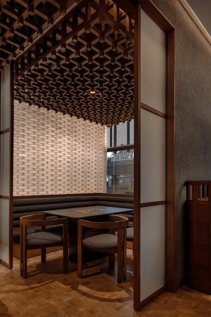 La arquitectura de este restaurante es un viaje a la cultura japonesa La arquitectura de este restaurante es un viaje a la cultura japonesa