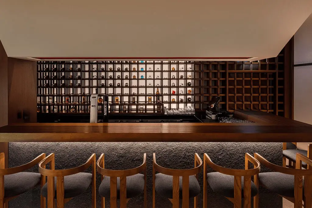 La arquitectura de este restaurante es un viaje a la cultura japonesa La arquitectura de este restaurante es un viaje a la cultura japonesa