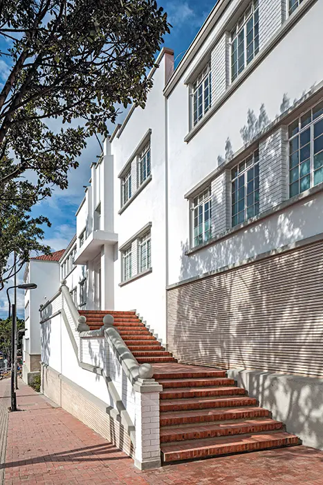 Restauración de obras públicas: la estación de policía la macarena Revista axxis de arquitectura