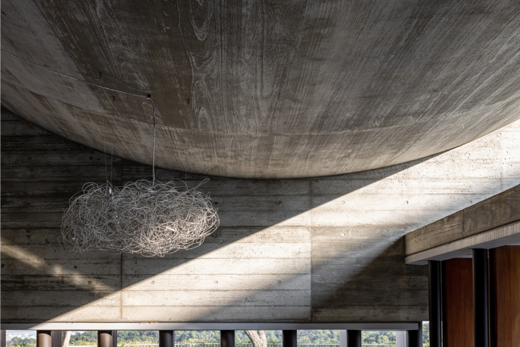 Arquitectura vernácula: un salón de té en taiwán con un diseño que parece vivo