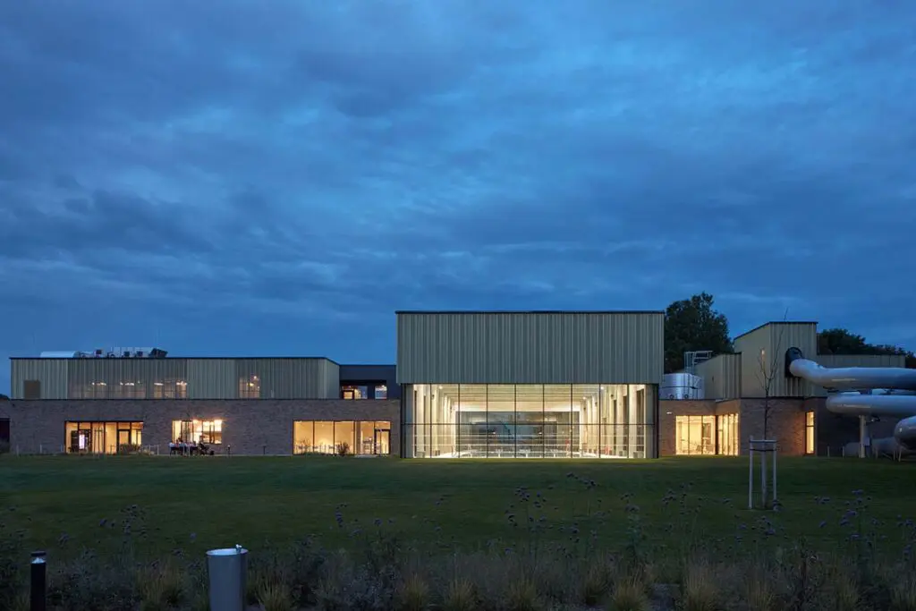 Estas piscinas en república checa conforman un espacio de calma y serenidad