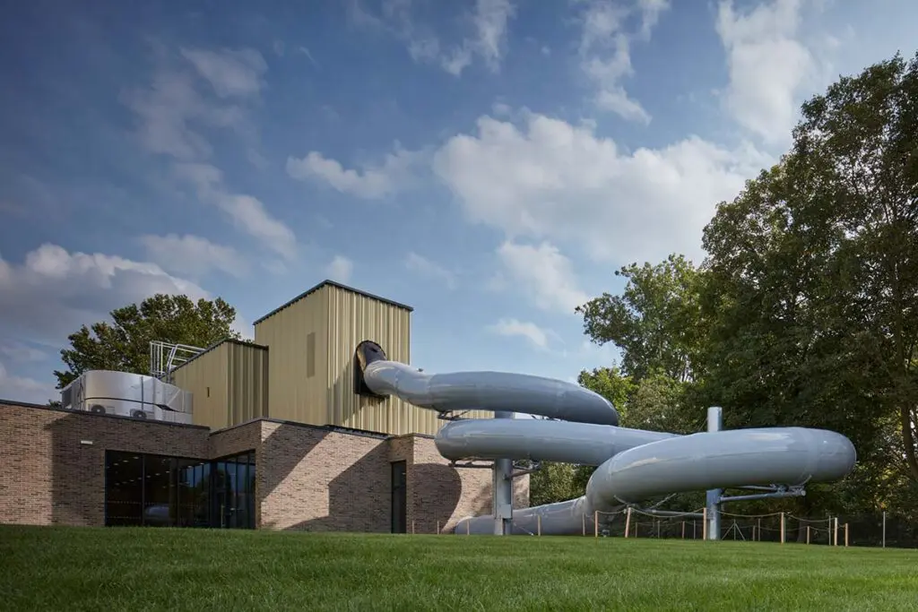 Estas piscinas en república checa conforman un espacio de calma y serenidad