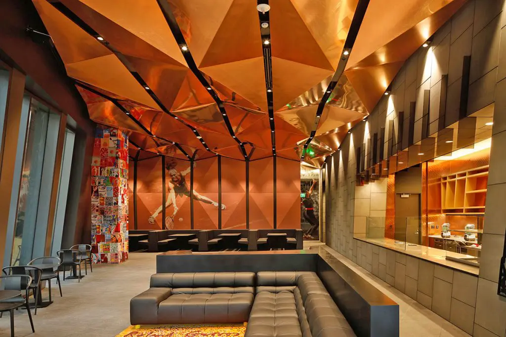 ¿cancha de tenis o edificio? Así es el nuevo complejo inspirado en serena williams Interior del edificio serena