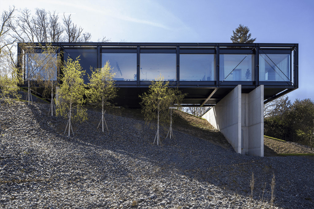 Estas casas tienen una arquitectura suspendida en la montaña