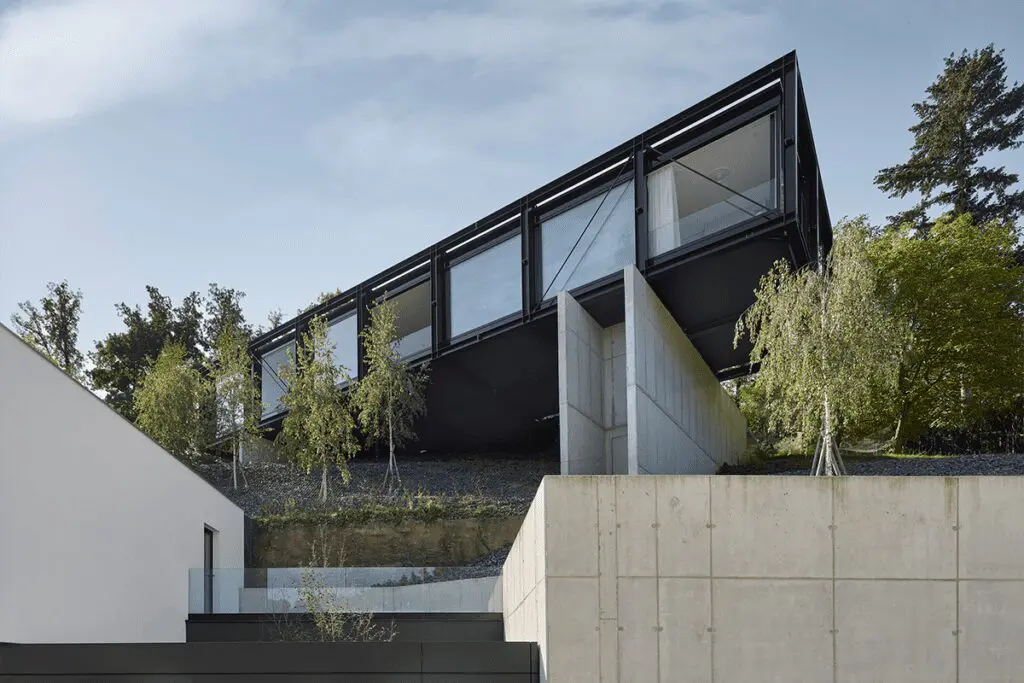 Estas casas tienen una arquitectura suspendida en la montaña