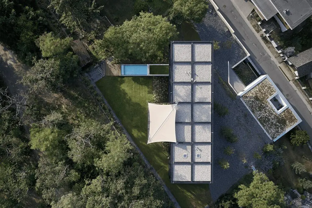 Estas casas tienen una arquitectura suspendida en la montaña
