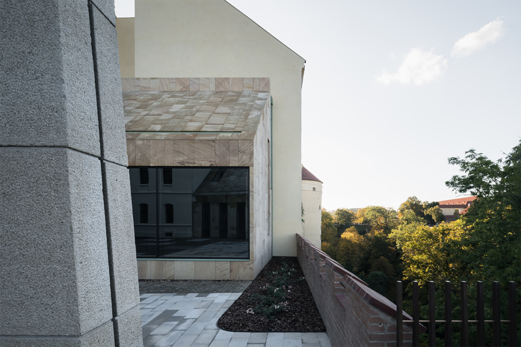 Un edificio en república checa restaurado con sensibilidad