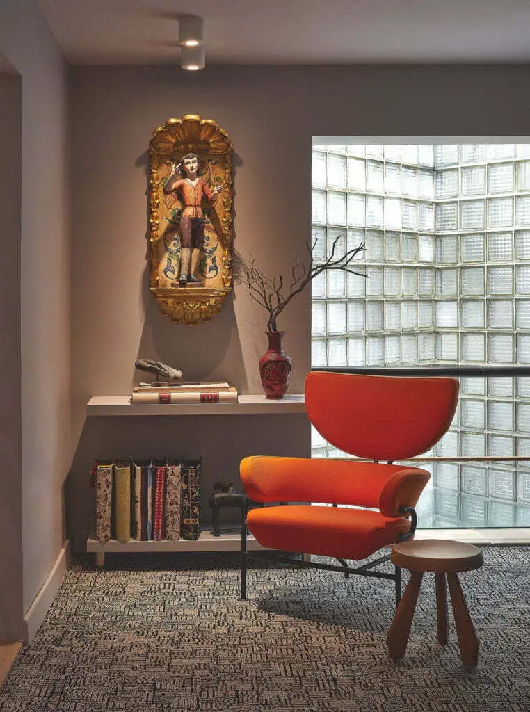 Como un santuario de coleccionistas, conozca la oficina en bogotá del arquitecto david restrepo