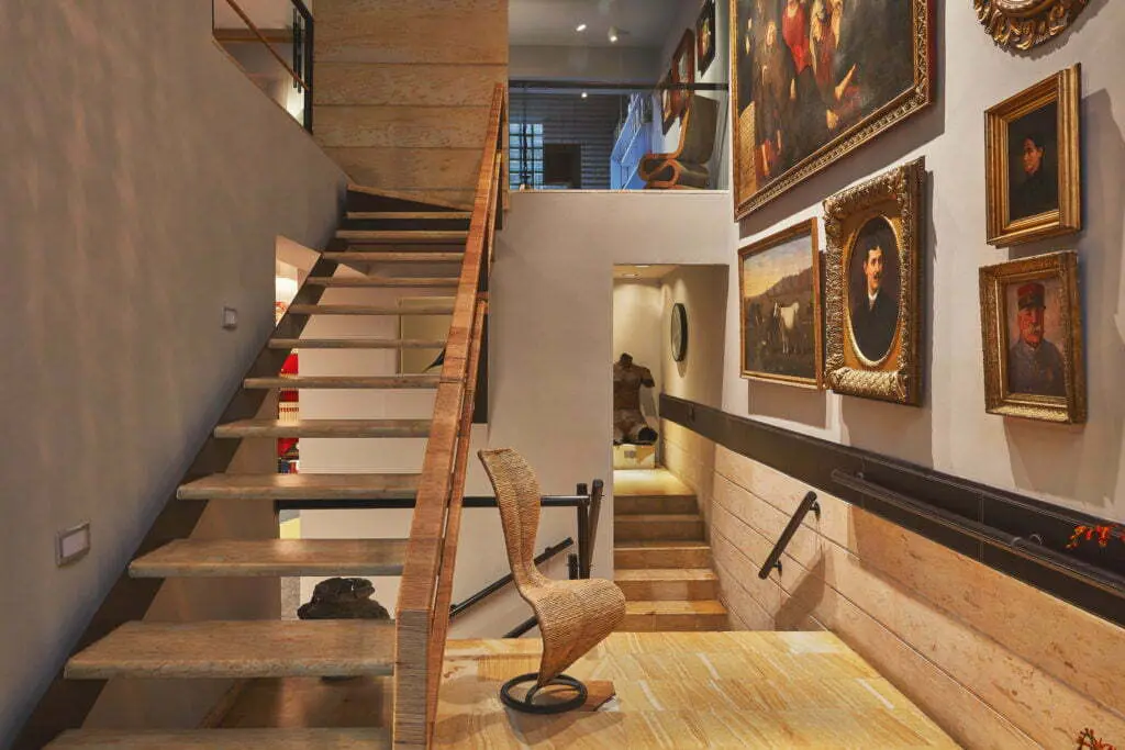 Como un santuario de coleccionistas, conozca la oficina en bogotá del arquitecto david restrepo