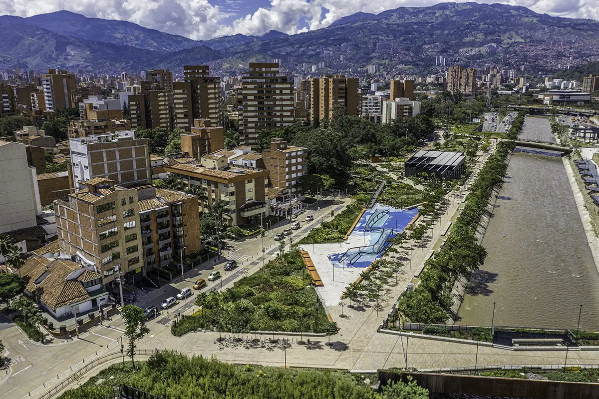 Ciudad del río: el urbanismo de medellín Ciudad del río: el urbanismo de medellín