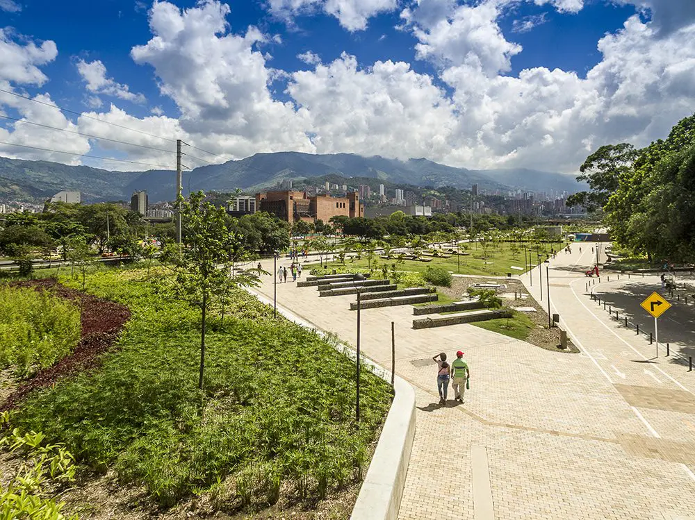 Ciudad del río: el urbanismo de medellín Ciudad del río: el urbanismo de medellín