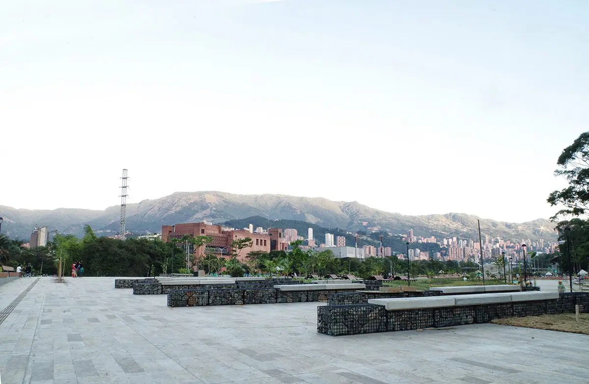 Ciudad del río: el urbanismo de medellín Ciudad del río: el urbanismo de medellín