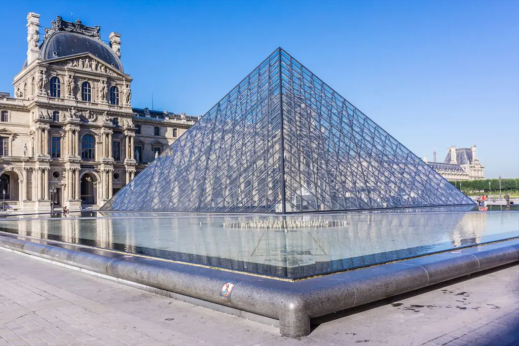 Más que transparencia: conozca todo sobre el vidrio en la arquitectura