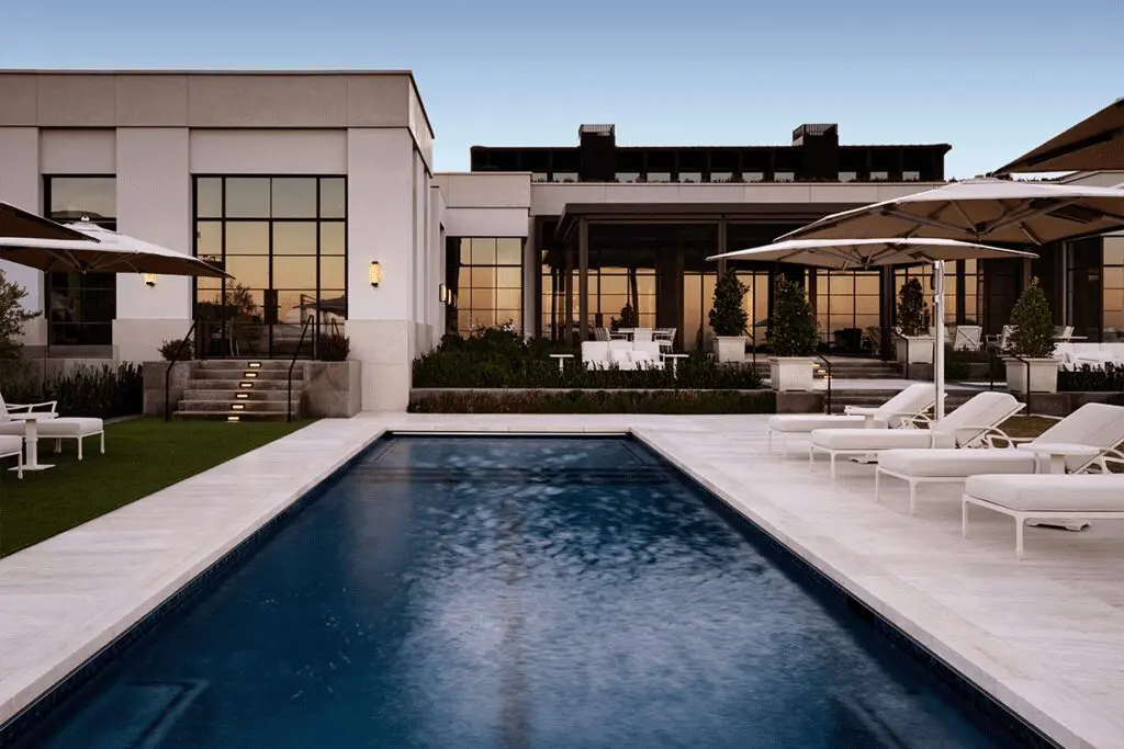 Una vivienda en las vegas diseñada para la conexión familiar Una vivienda en las vegas diseñada para la conexión familiar
