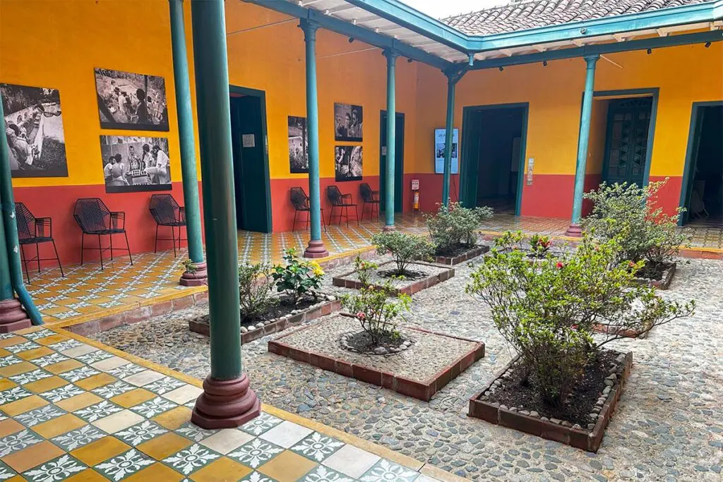 Casa betsabé espinal: un centro cultural que le cambia la cara al centro de medellín Casa betsabé espinal: un centro cultural que le cambia la cara al centro de medellín