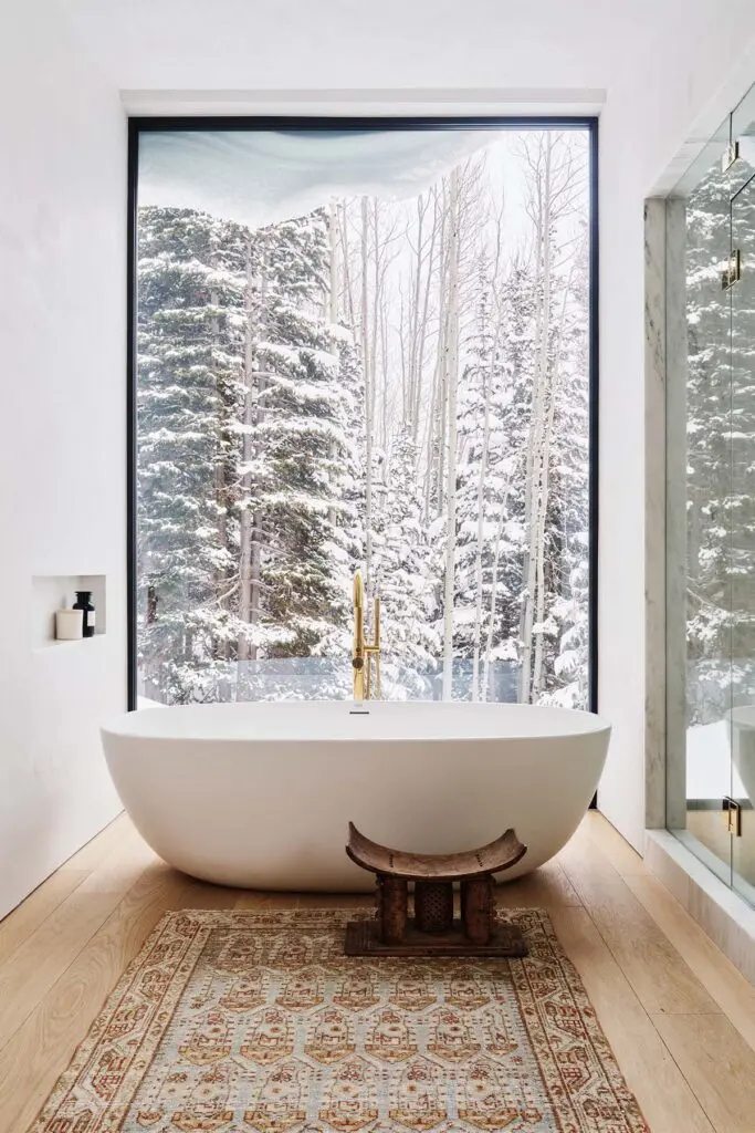 Perfecta para vivir en serenidad junto al bosque: una vivienda en vidrio y madera Perfecta para vivir en serenidad junto al bosque: una vivienda en vidrio y madera