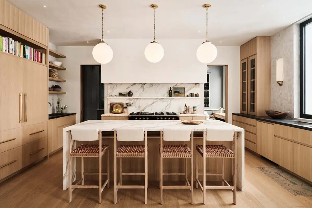 Perfecta para vivir en serenidad junto al bosque: una vivienda en vidrio y madera Perfecta para vivir en serenidad junto al bosque: una vivienda en vidrio y madera