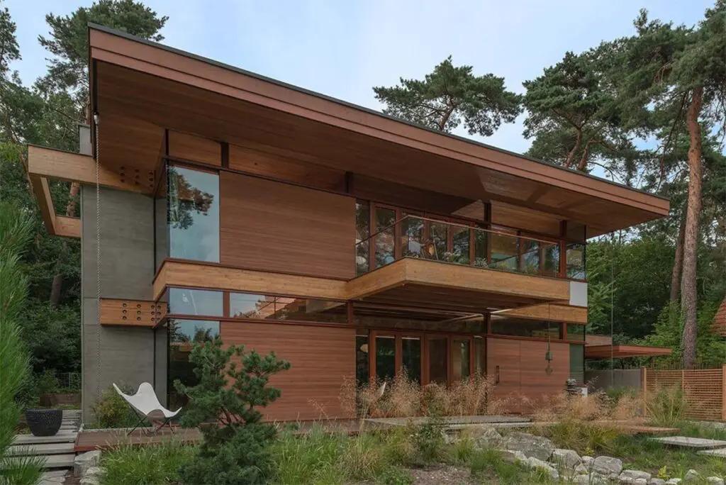 Modernismo californiano y paisaje europeo en una casa en berlín que trasciende el tiempo